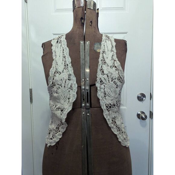 Sz M Lace Cropped Vest - So Boho! - Picture 7 of 11